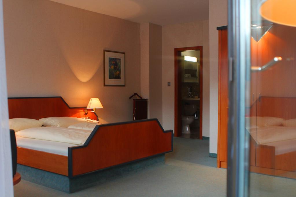 Pohl'S Rheinhotel Adler Sankt Goarshausen Room photo